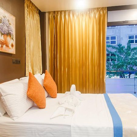 Club Blu Hotel Мале Екстериор снимка
