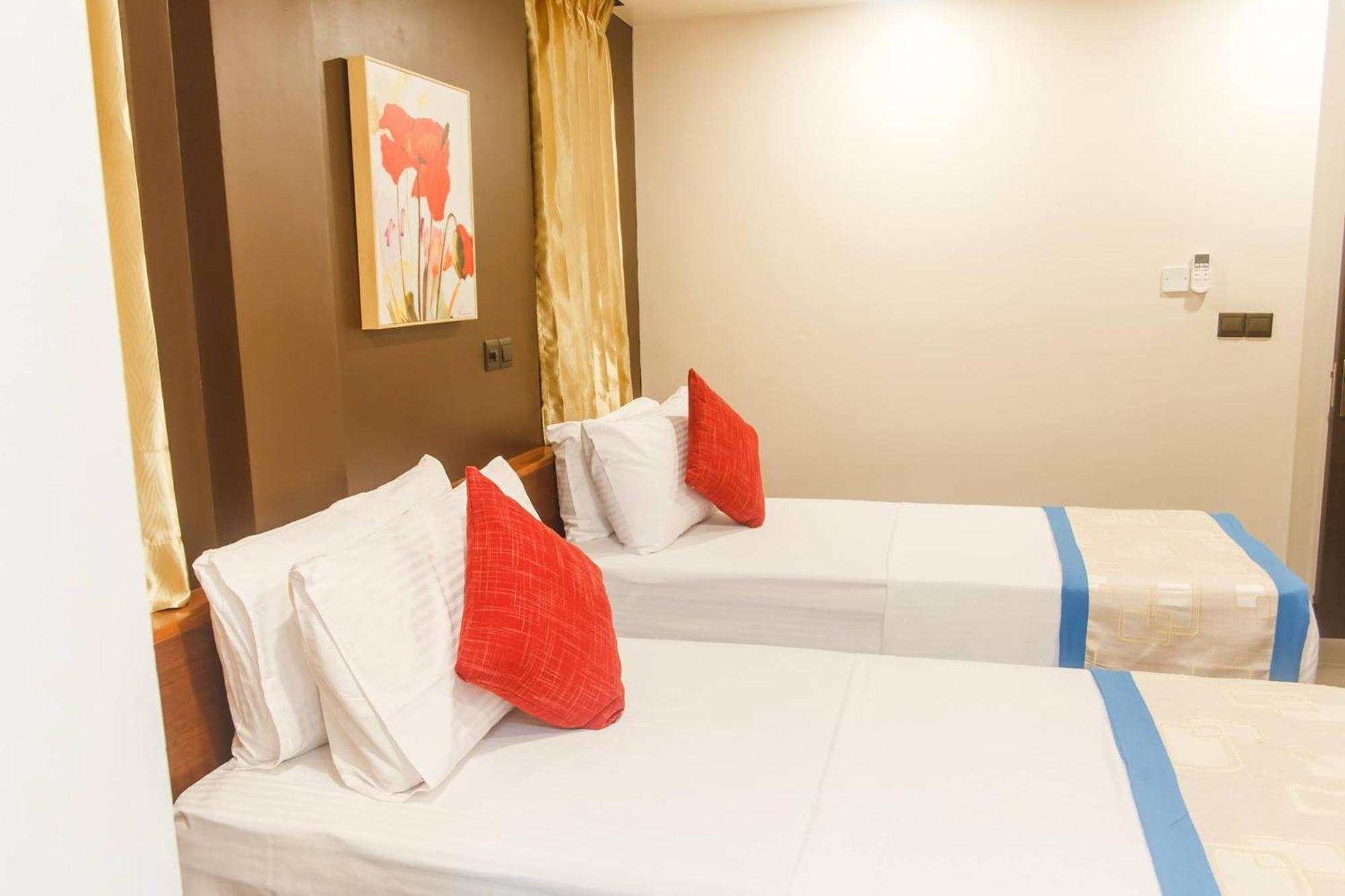 Club Blu Hotel Мале Екстериор снимка