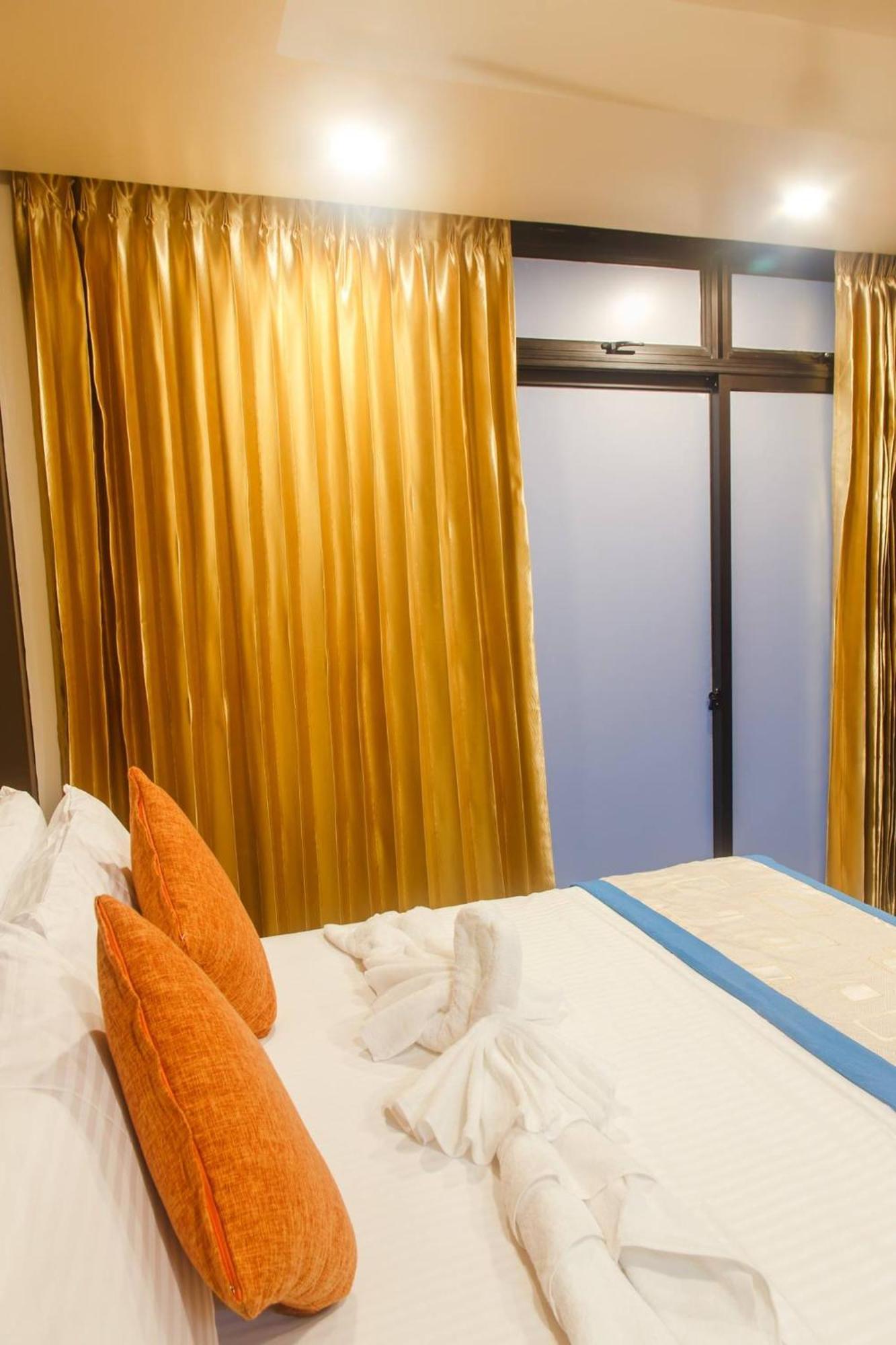 Club Blu Hotel Мале Екстериор снимка